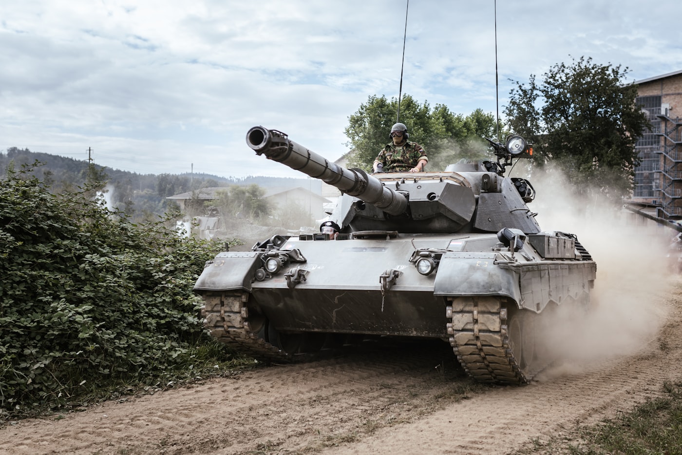 Cabinet de recrutement et formation d'ingénieurs en électronique de défense - radar, systèmes d'armes, contre-mesures, communications sécurisées, certification DO-178C et DO-254 - expertise pour Thales, MBDA, Safran, Naval Group, Dassault Aviation, ArianeGroup